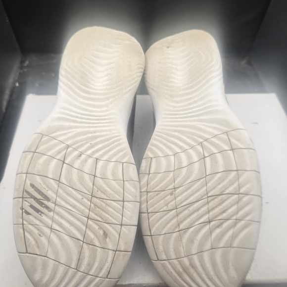 Nike‎ Black and White Athletic Shoes main image 8
